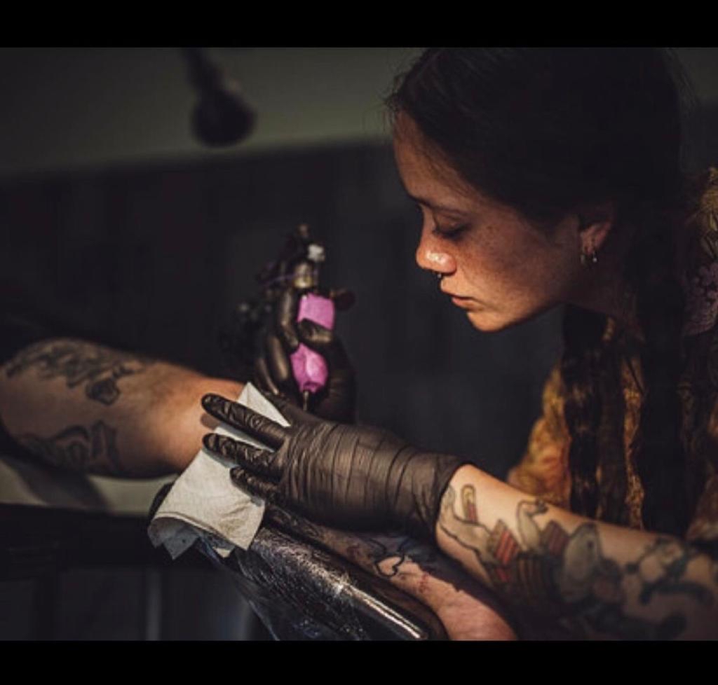 netherlands tattoo artist female｜TikTok Search