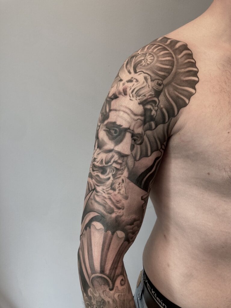 Tattoo by Fiona • Black & Gold Tattoo, Rotterdam