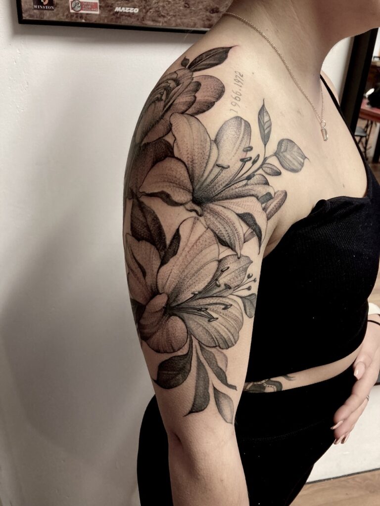 Tattoo by Fiona • Black & Gold Tattoo, Rotterdam